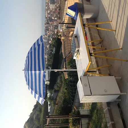 לינה וארוחת בוקר Aersa